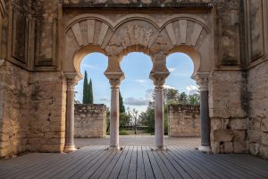 Le Salon Basilique dans le complexe archéologique Medina de Azahara à Cordoue